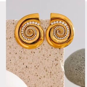 Gold Spiral Shell Earrings with Imitation Pearls – PVD Real Gold Plated